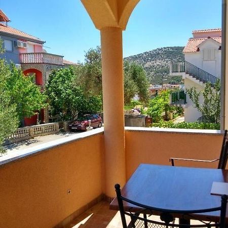 Apartments Antonija - Fitness Vinišće 外观 照片