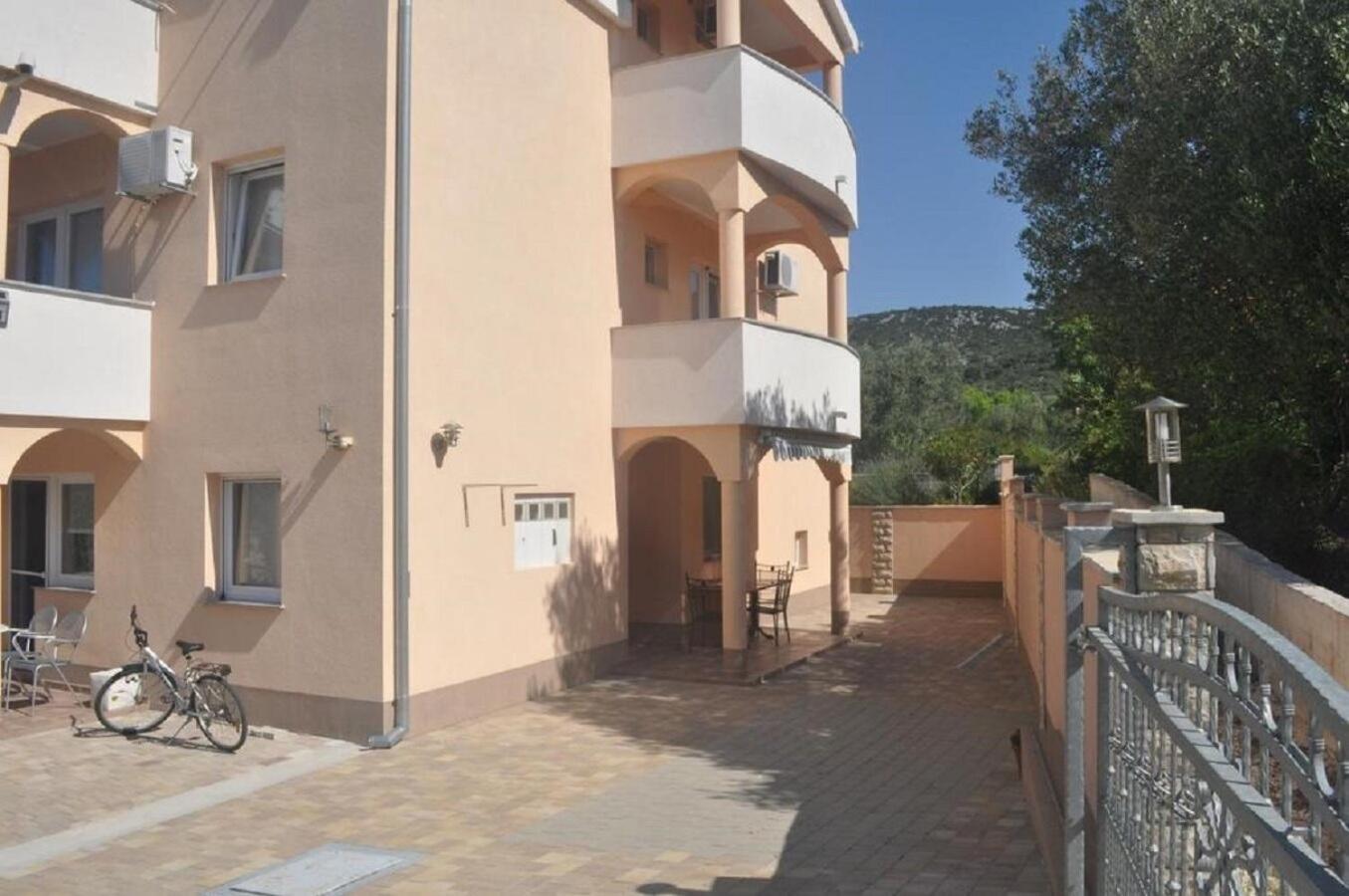 Apartments Antonija - Fitness Vinišće 外观 照片